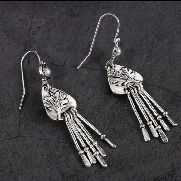 925 Sterling Silver Plated Boho Leaf Dangle Earrings - Picture 3 of 4